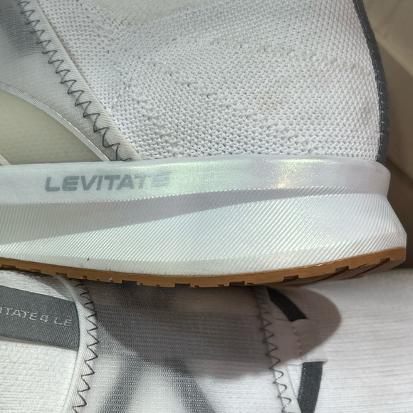 Brooks Levitate 4 LE (Limited Edition) Slip-on White Shoes Women’s Size 9.5 - Picture 9 of 10